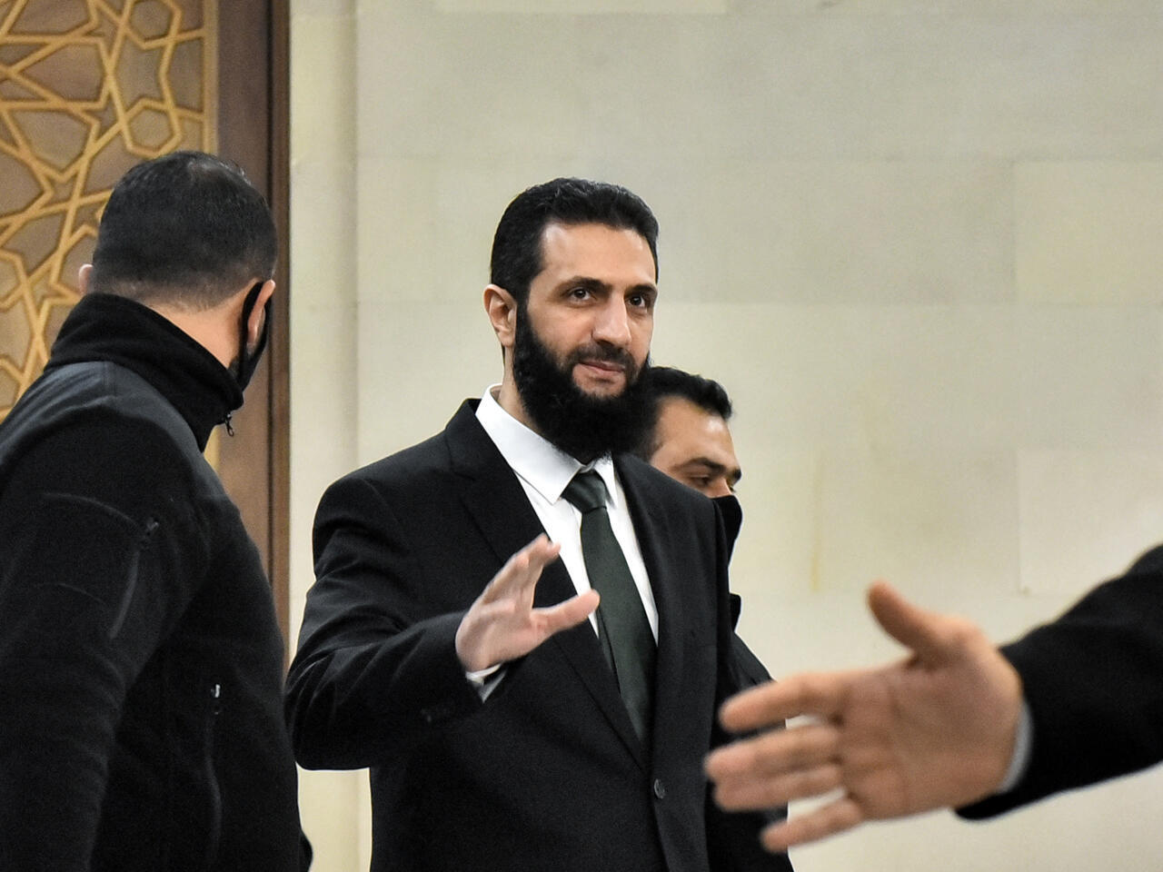 Macron Accueille Al-Joulani à L’Élysée : Une Nouvelle Étendard de Controverse