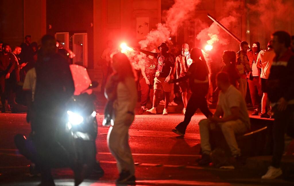 Tragique incident lors des célébrations de la victoire du PSG : un adolescent tué à Dax