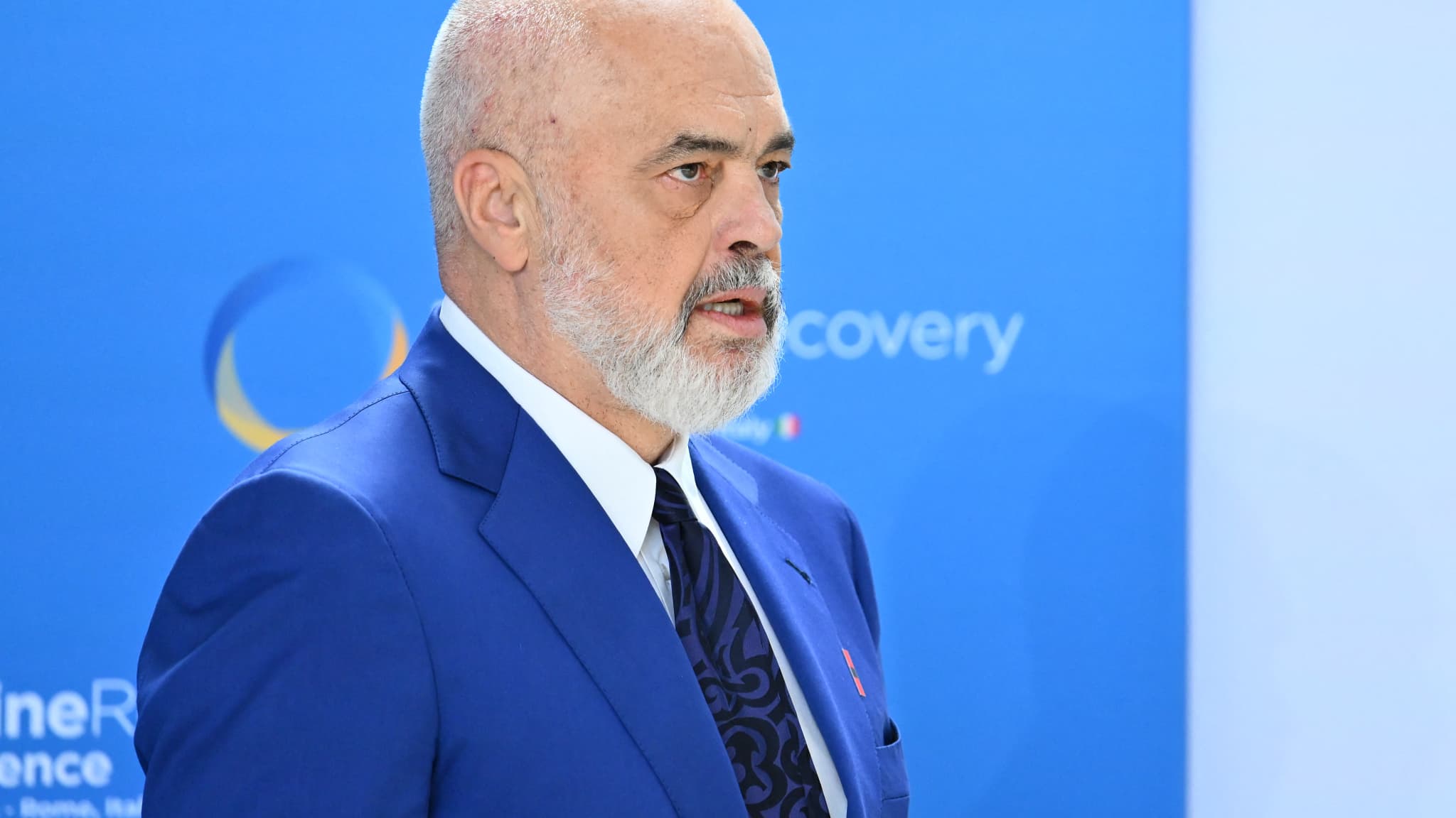 L’Albanie nomme un « ministre IA » : une déshumanisation totale