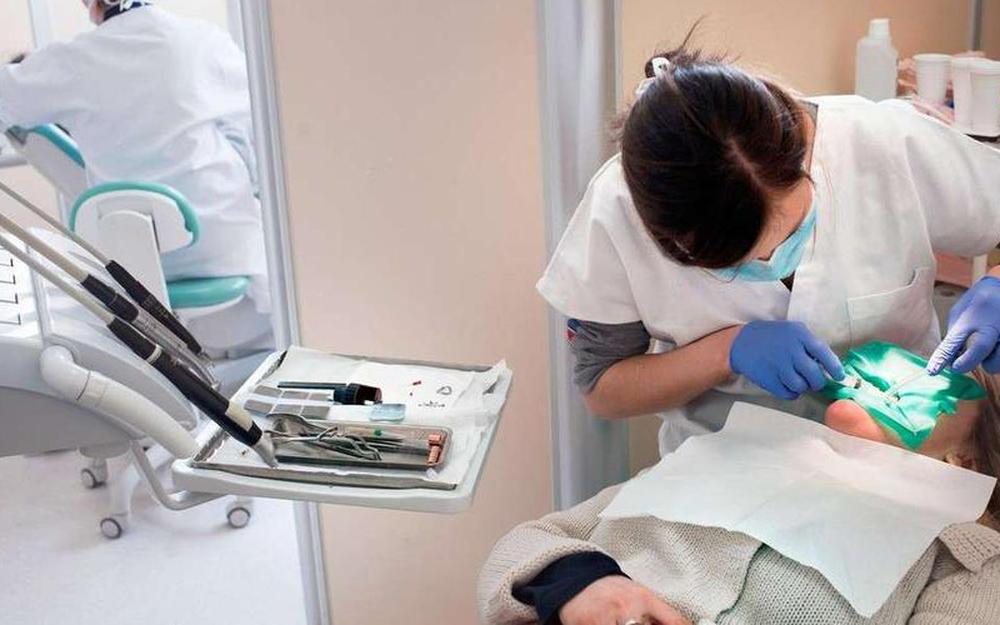 Des dentistes français accusés de fraude éhontée et d’exploitation des patients