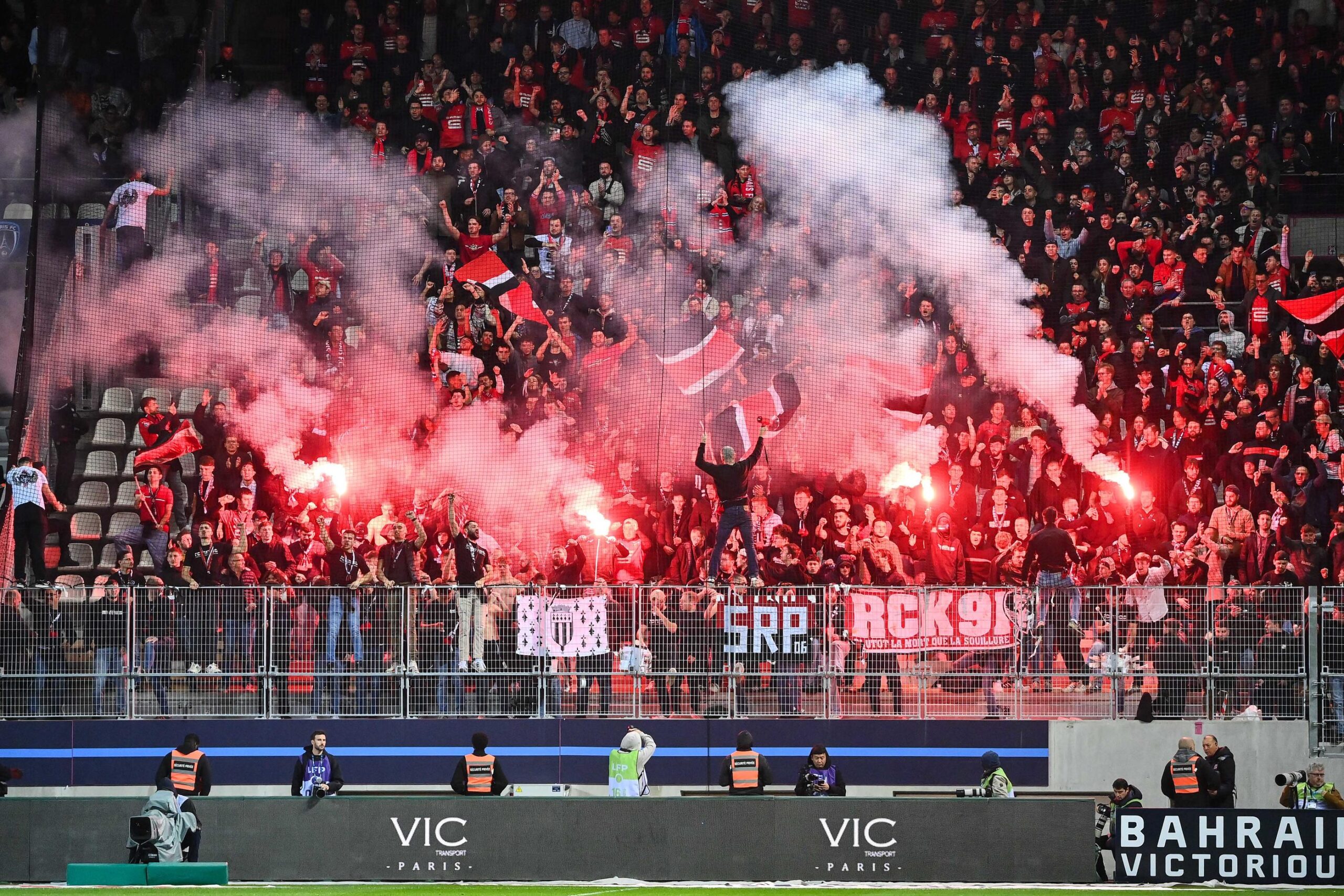 Une nuit de violence à Rennes : un jeune homme retrouvé sans vie dans une voiture